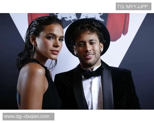 绝美女神与绿茵巨星的浪漫故事揭开璀璨足球与爱情新篇章